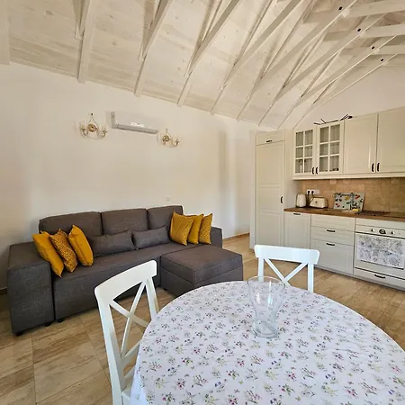 Koevirozsa Porta Apartment *